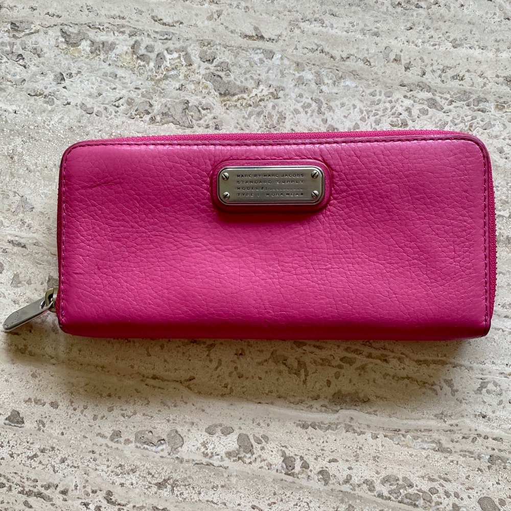 MARC JACOBS WORKWEAR wallet in Begonia silver hardware quality leather designer